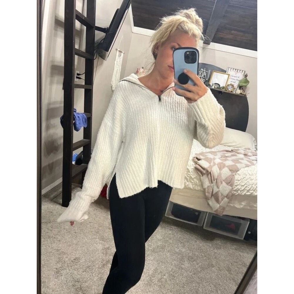 Universal thread half zip sweater large